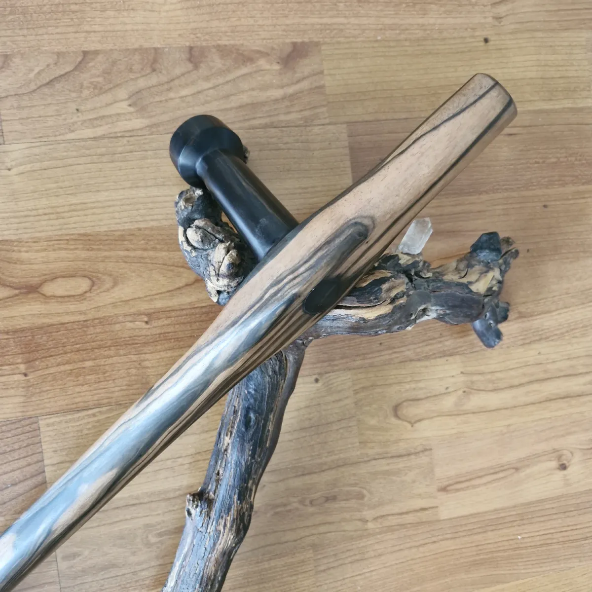 Tonfa aus Ebenholz online auf ➤www.bokken-shop.de kaufen✅ passend für Jutsu ✔ Arnis, Escrima, Bujikan, Wing Tsun ✔ Dein Budo-Fachhändler!