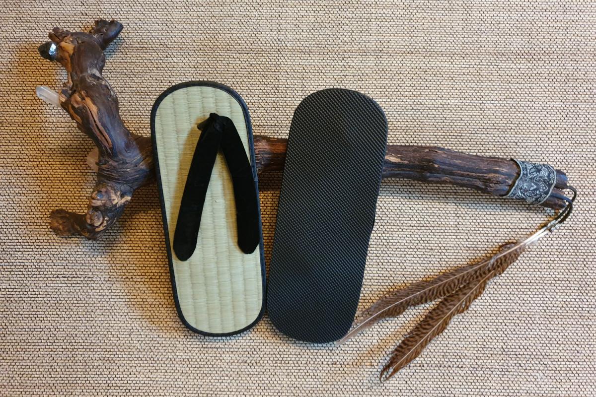 Japanische Zori-Schuhe Y-Form - Größe 45 ➤ www.bokken-shop.de✅ passend für Aikido, Iaido, Koryu, Jodo, Bujinkan ✓ Dein Budo-Fachhändler!