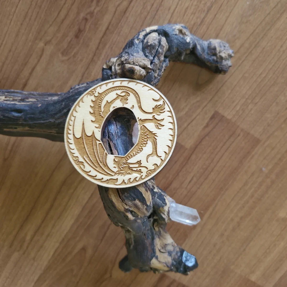 Tsuba Birkenholz Drachenmotiv ➤ www.bokken-shop.de