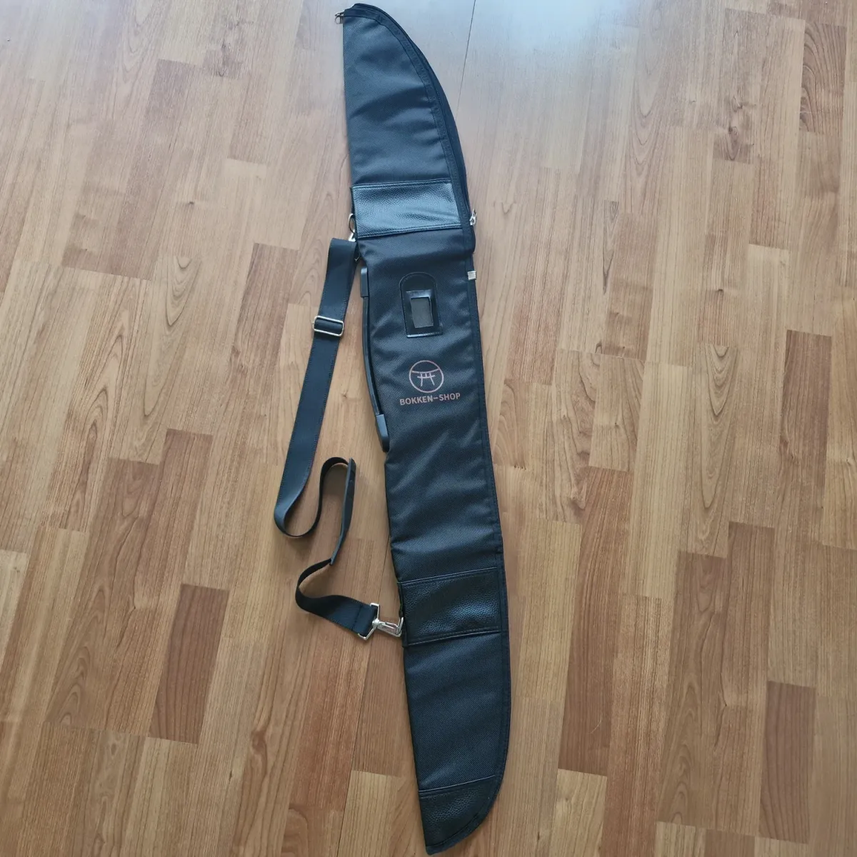 Schwerttasche für eine Katana oder einen Bokken schwarz ➤ www.bokken-shop.de. Passend für Iaito, Aikido, Battojutus, Bujinkan, Tai-CHi. Dein Budo-Fachhändler!