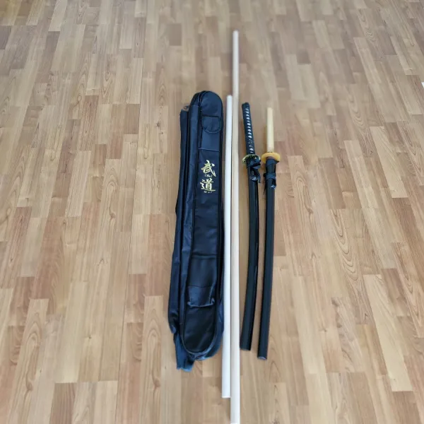 Waffentasche Nylon für Katana, Bokken, Bo-Stab oder Jo-Stab schwarz ➤ www.bokken-shop.de. Passend für Aikido, Bujinkan, Kendo Ju Jutsu. Dein Budo-Fachhändler!