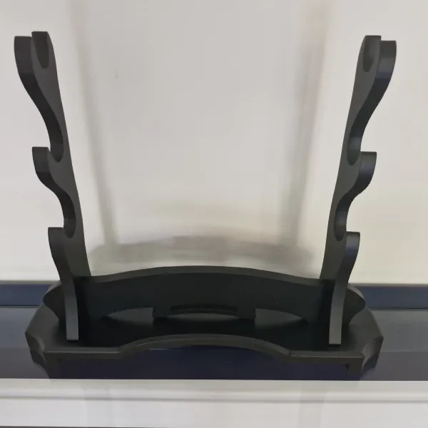 Tischständer für 3 Samuraischwerter - mattschwarz ➤ www.bokken-shop.de » passend für Aikdio, Bujinkan, Iaido, Ju-Jutsu - Dein Budo-Fachhändler!