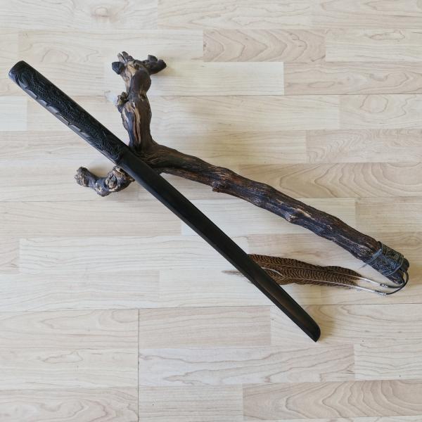 Shoto aus Ebenholz - Itto-Ryu-Form/Hi mit Drachenschnitzerei➤ www.bokken-shop.de. Passend für Aikido, Iaido, Bijinkan, Jodo. Dein Budo-Fachhändler!