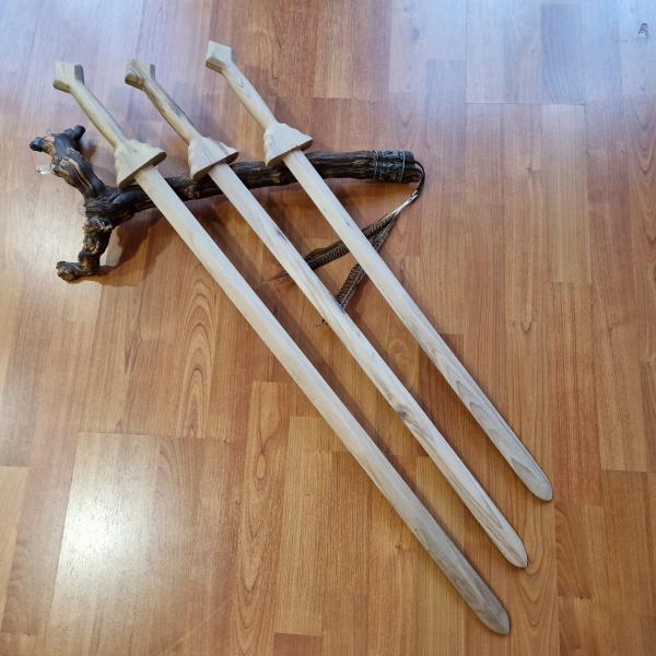 Handmade Tai Chi sword made of walnut with blade length 80 cm > www.bokken-shop.de. suitable for Tai Chi, Tai Chi Chuan, Taichi. Your Tai Chi dealer!