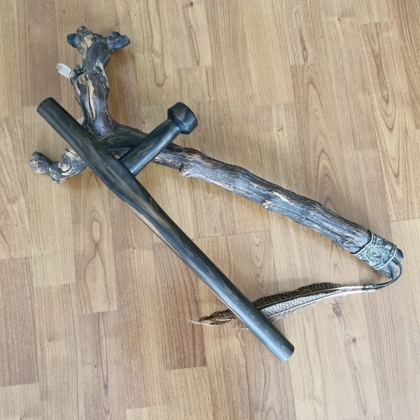 Tonfa aus Ebenholz online auf ➤www.bokken-shop.de kaufen✅ passend für Jutsu ✔ Arnis, Escrima, Bujikan, Wing Tsun ✔ Dein Budo-Fachhändler!
